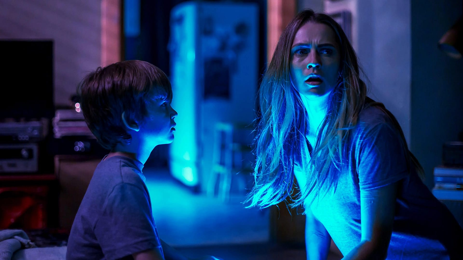 نترپلی | دانلود فیلم Lights Out 2016 با لینک مستقیم و زیرنویس فارسی