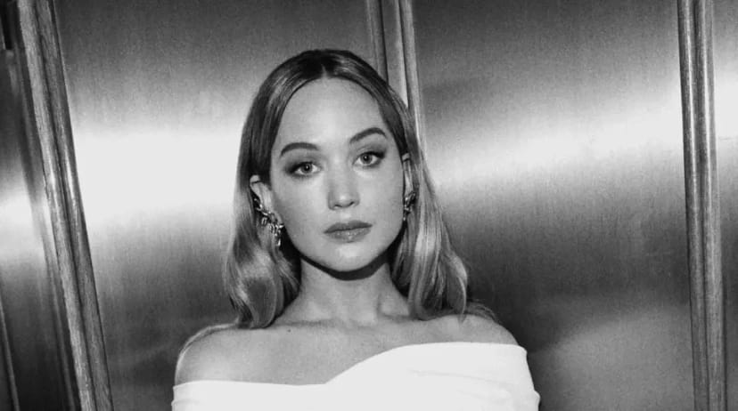 جنیفر لارنس در پشت صحنهی مراسم Governors Awards 2025+ عکس